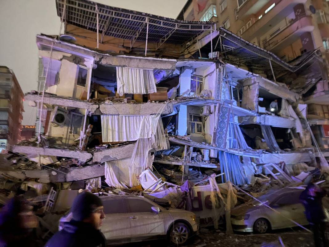 Türkiye'nin yarısı sallandı! Depremin ardından büyük yıkım 20