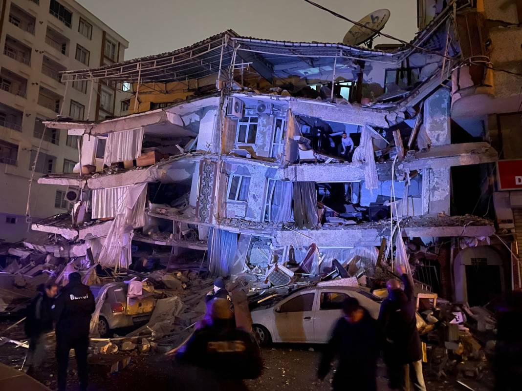 Türkiye'nin yarısı sallandı! Depremin ardından büyük yıkım 16