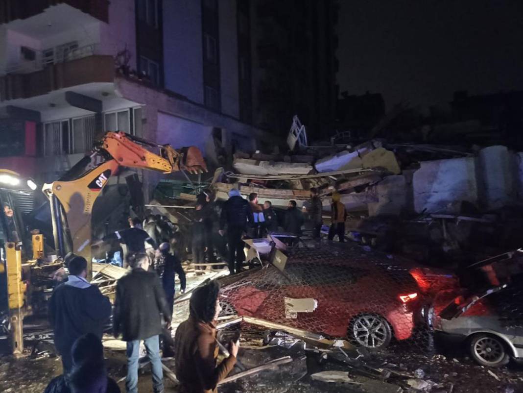 Türkiye'nin yarısı sallandı! Depremin ardından büyük yıkım 14