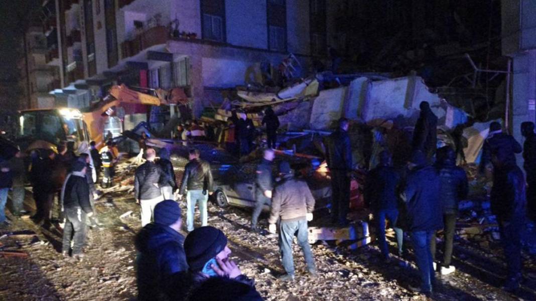 Türkiye'nin yarısı sallandı! Depremin ardından büyük yıkım 13