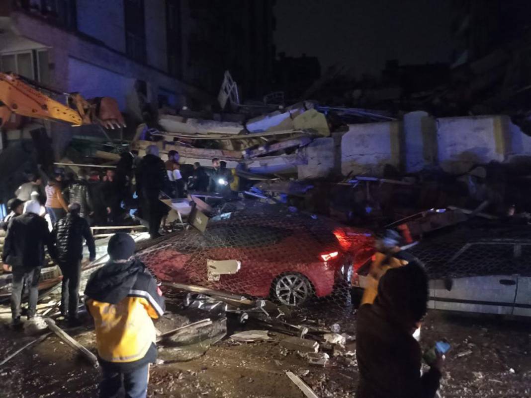 Türkiye'nin yarısı sallandı! Depremin ardından büyük yıkım 10