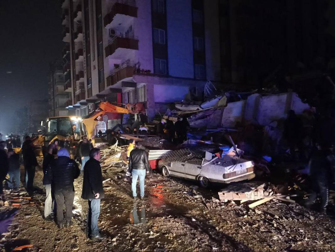 Türkiye'nin yarısı sallandı! Depremin ardından büyük yıkım 8