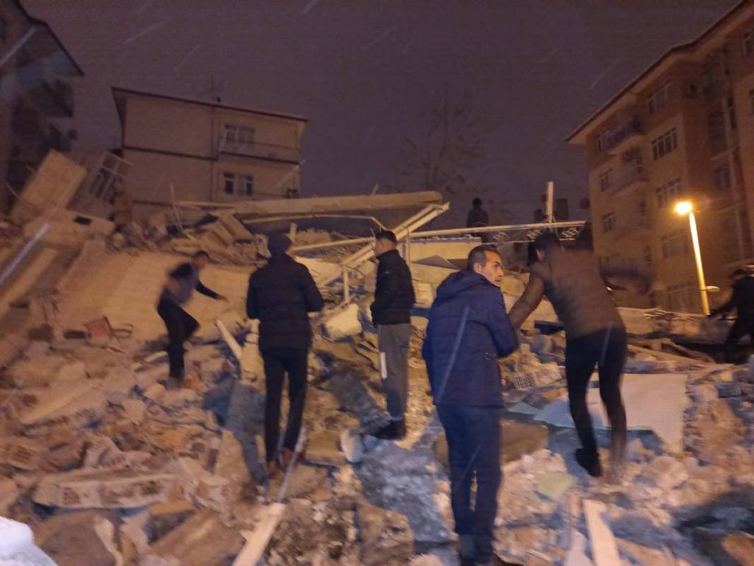 Türkiye'nin yarısı sallandı! Depremin ardından büyük yıkım 6