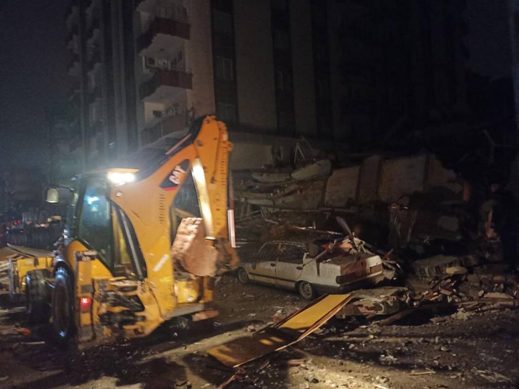 Türkiye'nin yarısı sallandı! Depremin ardından büyük yıkım 2