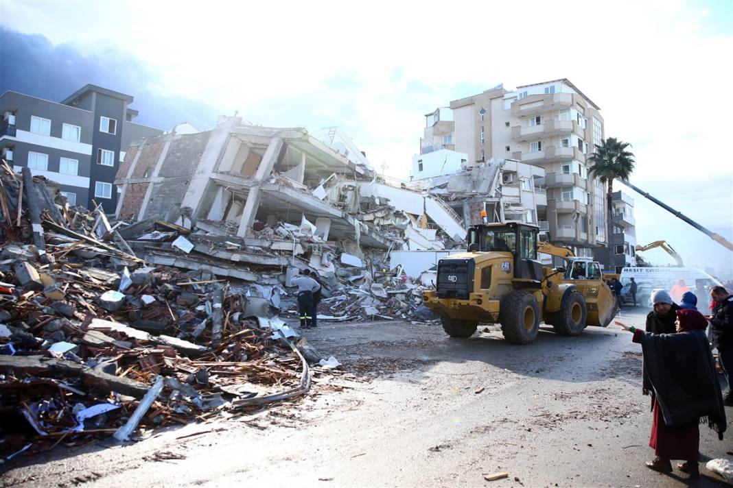 Hatay'da büyük yıkım! Kahreden kareler gün ağarınca ortaya çıktı 39