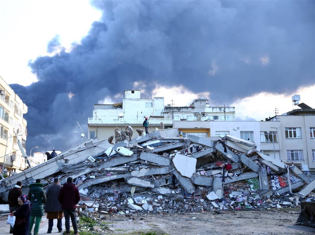 Hatay'da büyük yıkım! Kahreden kareler gün ağarınca ortaya çıktı 36