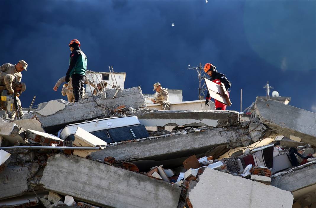 Hatay'da büyük yıkım! Kahreden kareler gün ağarınca ortaya çıktı 34