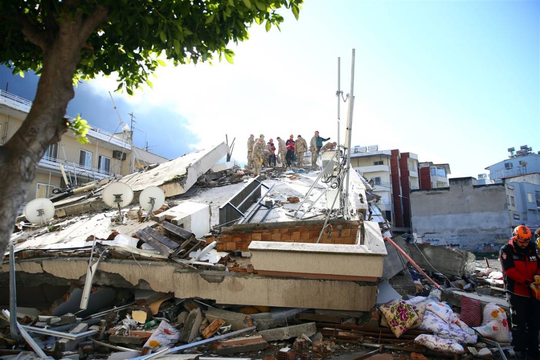 Hatay'da büyük yıkım! Kahreden kareler gün ağarınca ortaya çıktı 31