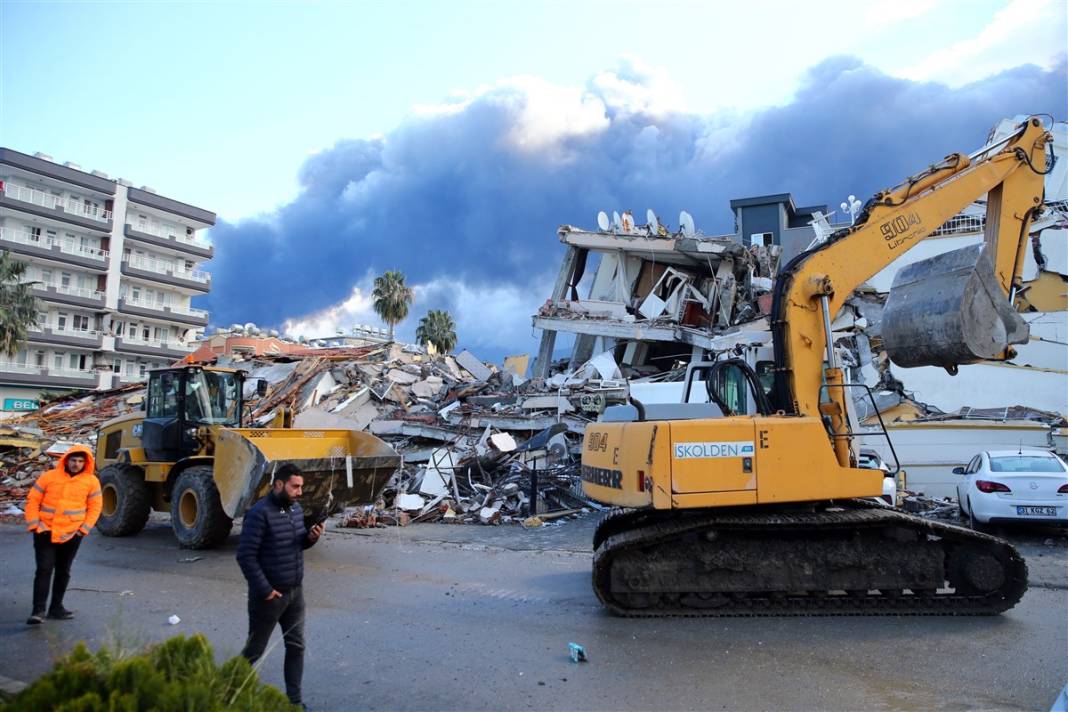 Hatay'da büyük yıkım! Kahreden kareler gün ağarınca ortaya çıktı 30