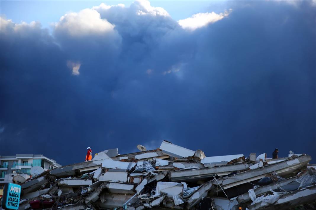 Hatay'da büyük yıkım! Kahreden kareler gün ağarınca ortaya çıktı 26