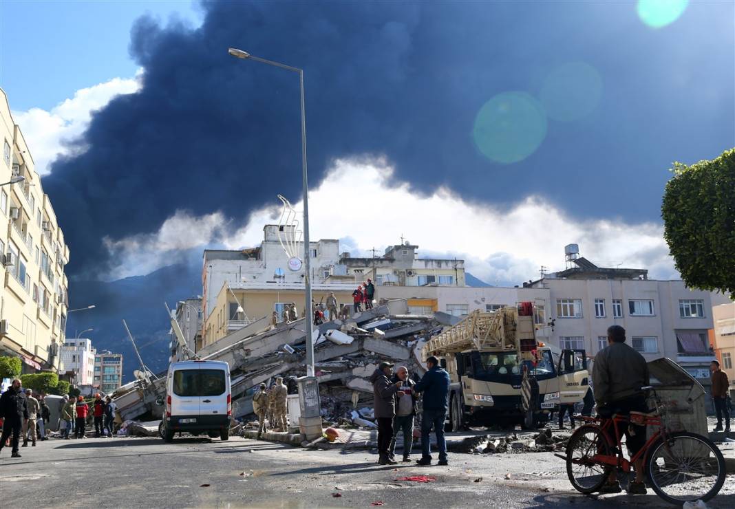 Hatay'da büyük yıkım! Kahreden kareler gün ağarınca ortaya çıktı 25