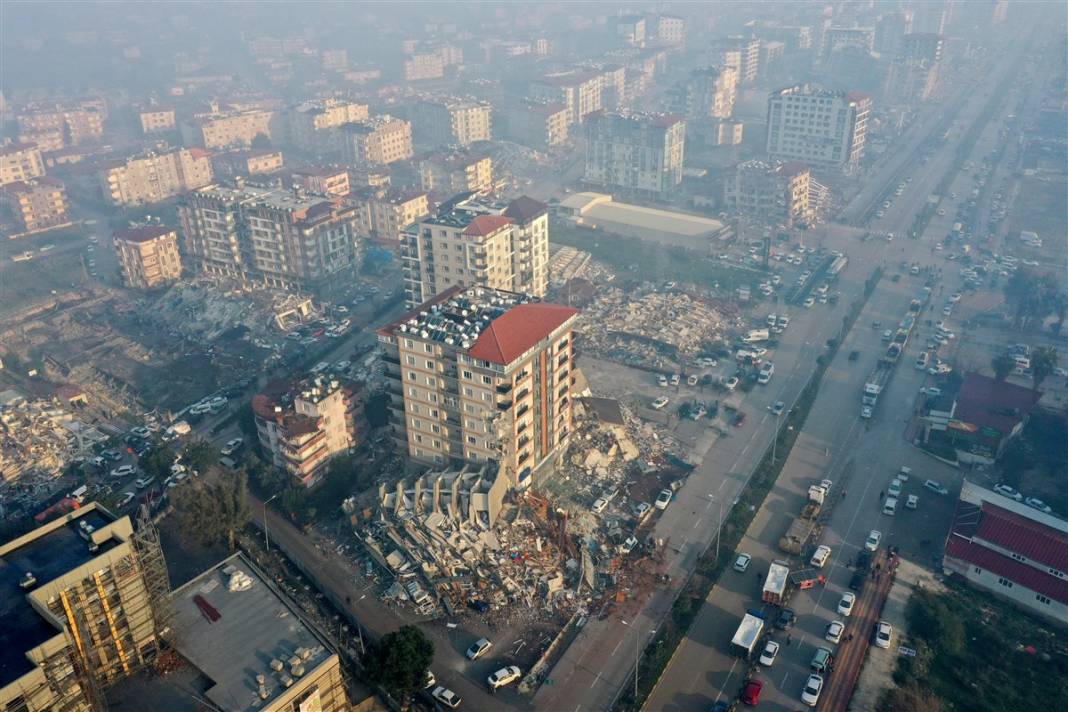 Hatay'da büyük yıkım! Kahreden kareler gün ağarınca ortaya çıktı 23