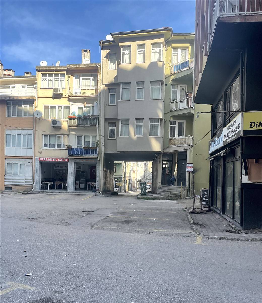 Deprem sonrası yeniden gündemde: İşte görenleri korkutan o bina 3