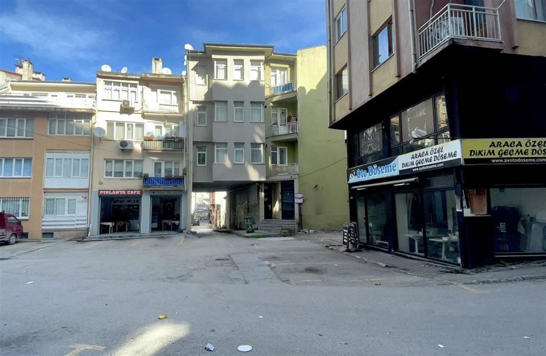 Deprem sonrası yeniden gündemde: İşte görenleri korkutan o bina 4