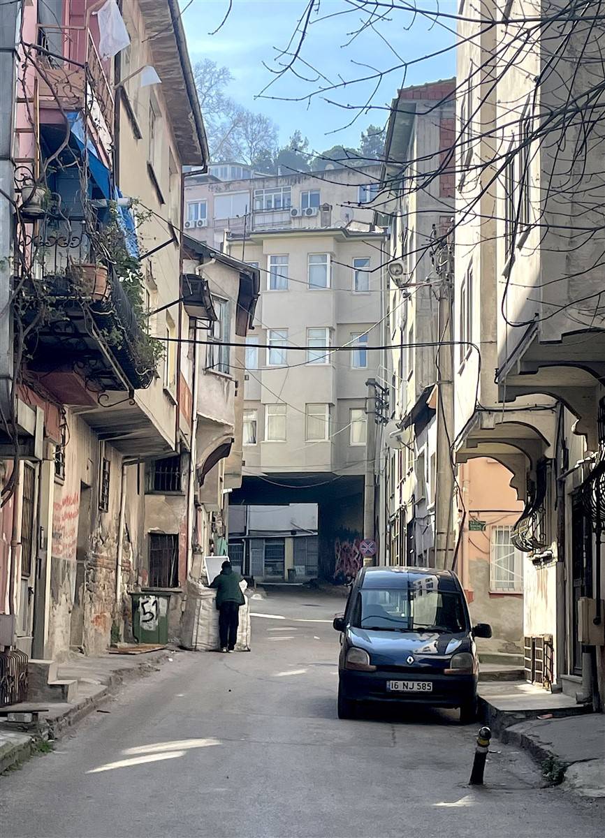 Deprem sonrası yeniden gündemde: İşte görenleri korkutan o bina 2