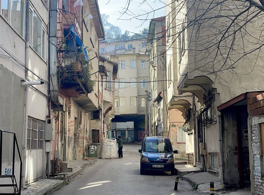 Deprem sonrası yeniden gündemde: İşte görenleri korkutan o bina 1