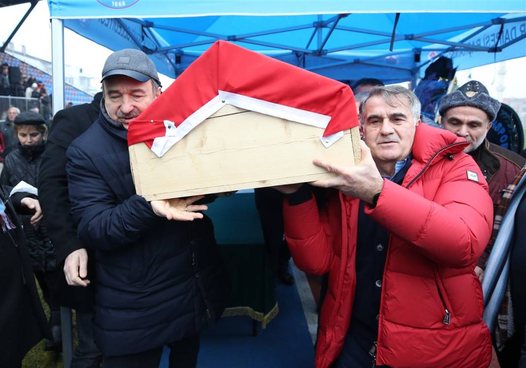 Trabzonspor'un efsanevi teknik direktörü Ahmet Suat Özyazıcı'ya veda 16