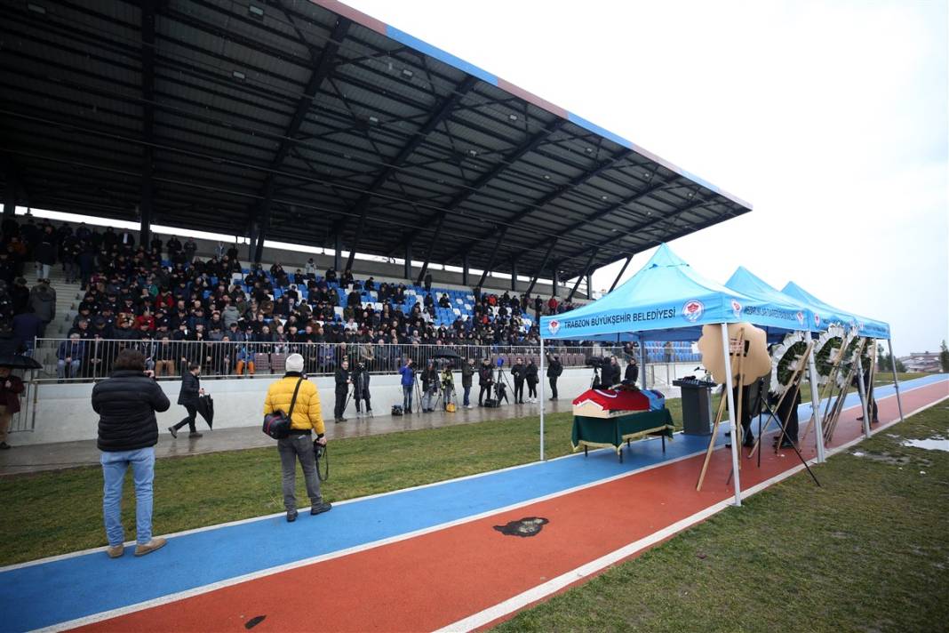 Trabzonspor'un efsanevi teknik direktörü Ahmet Suat Özyazıcı'ya veda 14