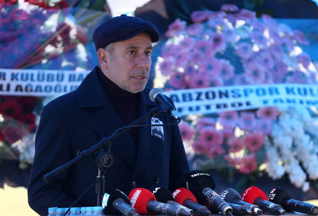 Trabzonspor'un efsanevi teknik direktörü Ahmet Suat Özyazıcı'ya veda 10