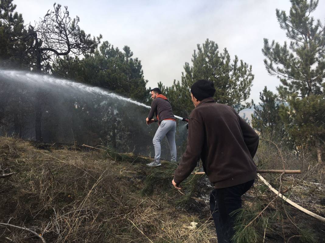 Çöp yakmak isterken ormanı tutuşturdu 7