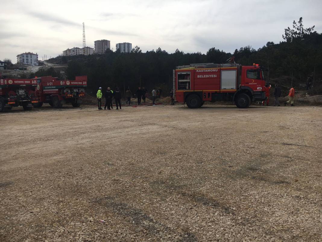 Çöp yakmak isterken ormanı tutuşturdu 4