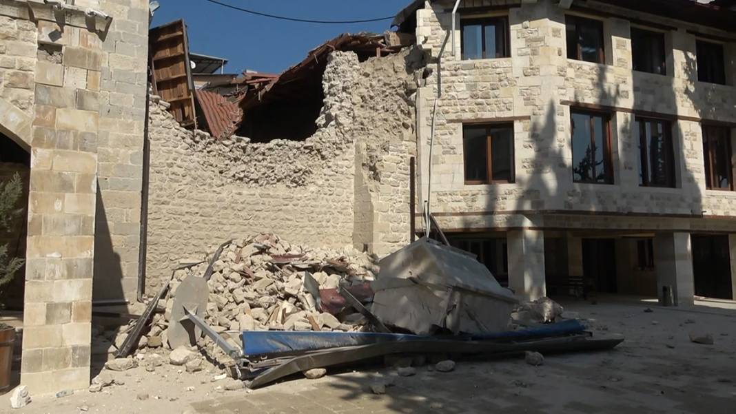 2020'de restore edilen 659 yıllık kilise depremde yıkıldı 2