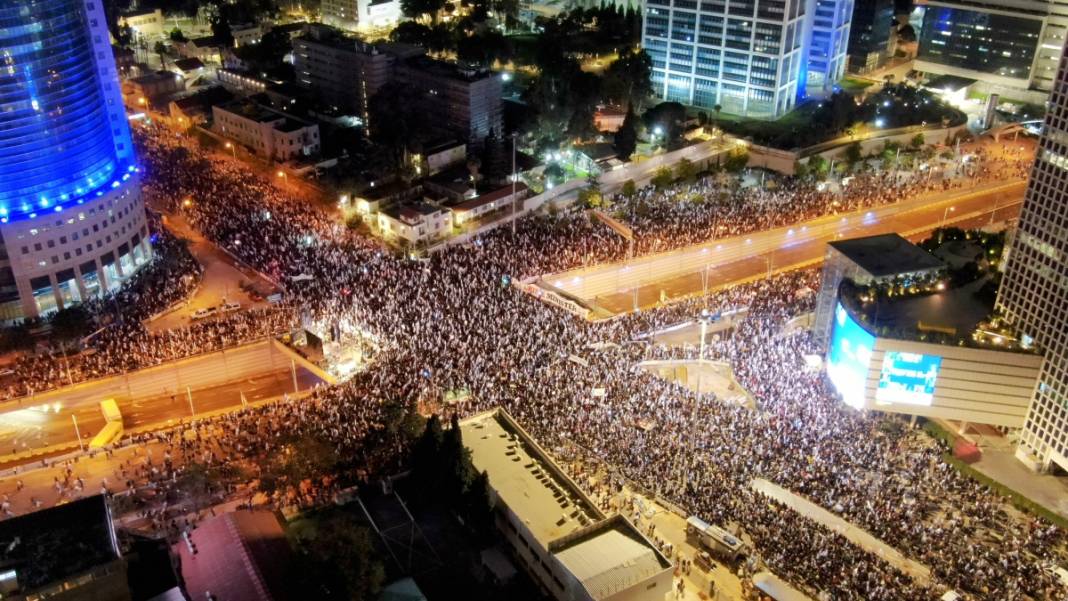 Netanyahu karşıtı protestolar 8. haftasında: 10 binlerce İsrailli sokaklara indi 1