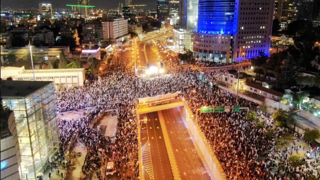 Netanyahu karşıtı protestolar 8. haftasında: 10 binlerce İsrailli sokaklara indi 5