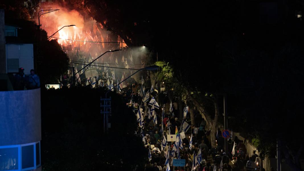 Netanyahu karşıtı protestolar 8. haftasında: 10 binlerce İsrailli sokaklara indi 6