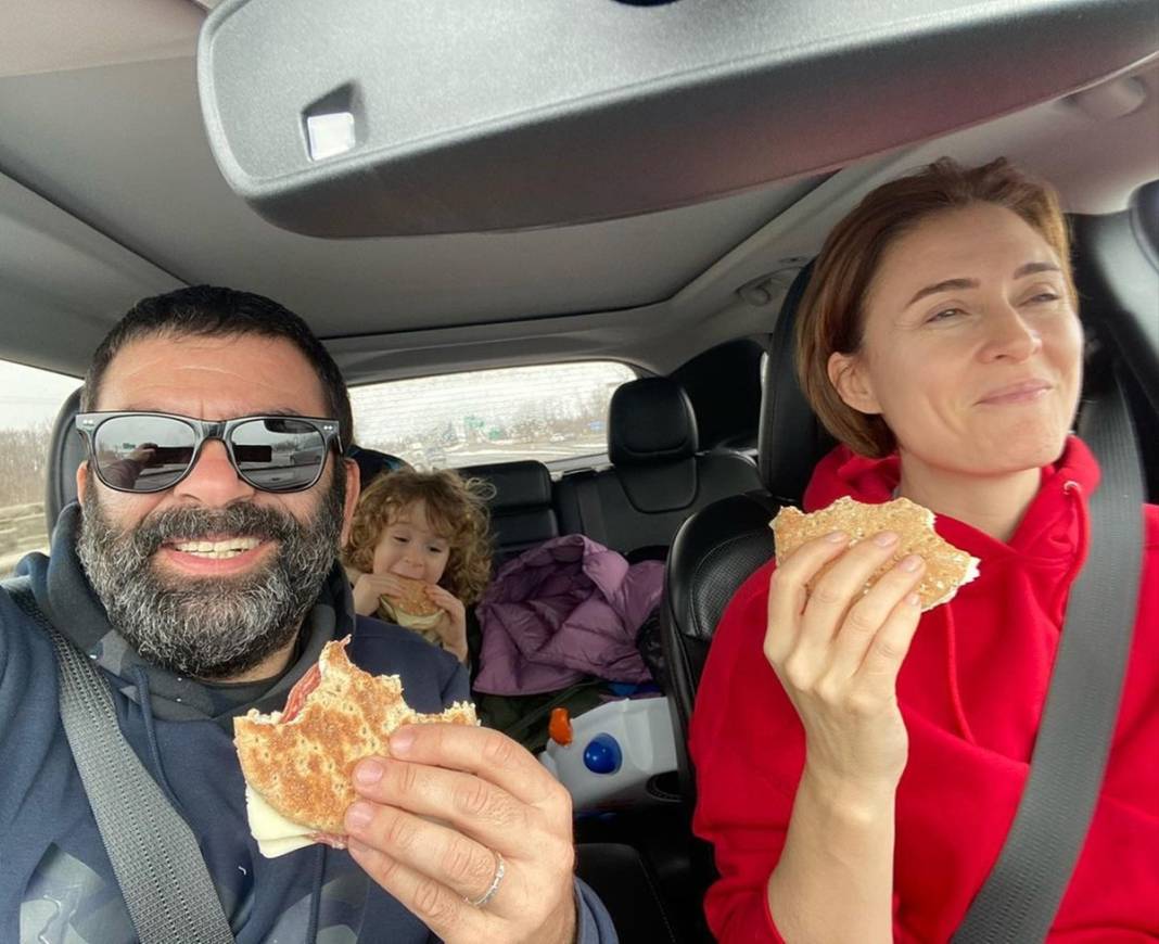 Boşanacakları iddia ediliyordu, beklenen açıklama geldi! Ceyda Düvenci ile Bülent Şakrak sosyal medyadan duyurdu 3