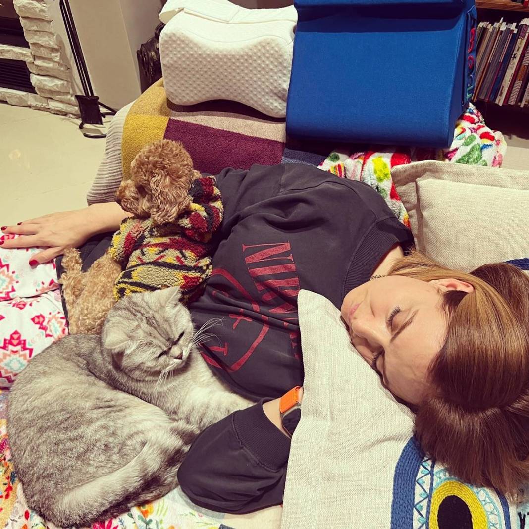 Boşanacakları iddia ediliyordu, beklenen açıklama geldi! Ceyda Düvenci ile Bülent Şakrak sosyal medyadan duyurdu 6