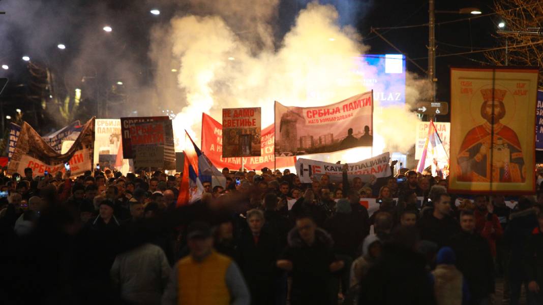 Sırbistan-Kosova anlaşmasına halk tepkili: Belgrad'da binlerce kişi sokaklara döküldü 2