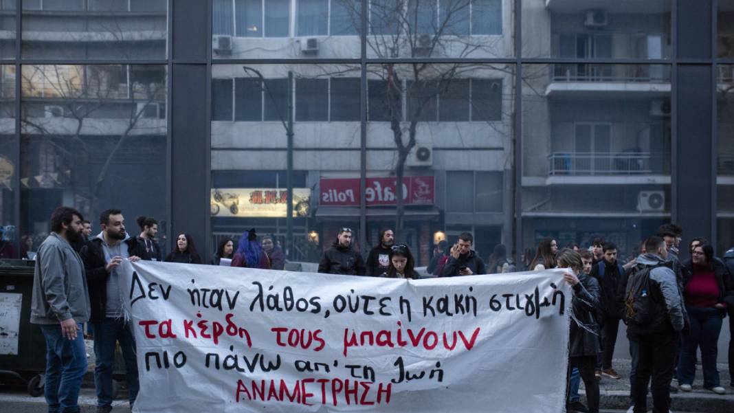 Yunanistan’da halk sokağa döküldü: Kaza değil cinayet! 3