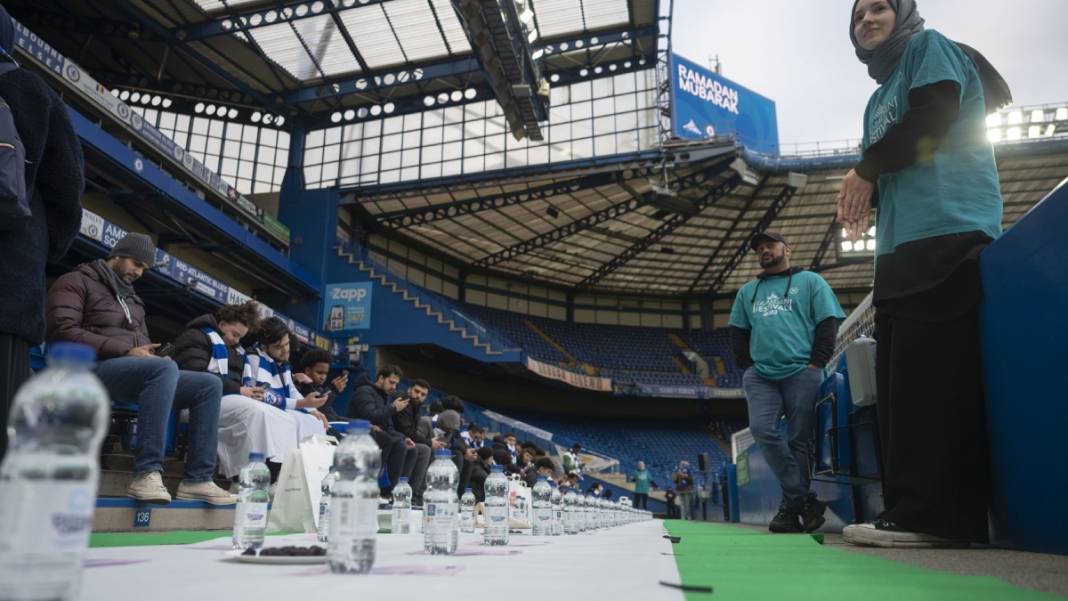 Chelsea stadında iftar verdi 4