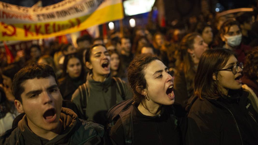 Yunanistan’da halk sokağa döküldü: Kaza değil cinayet! 5