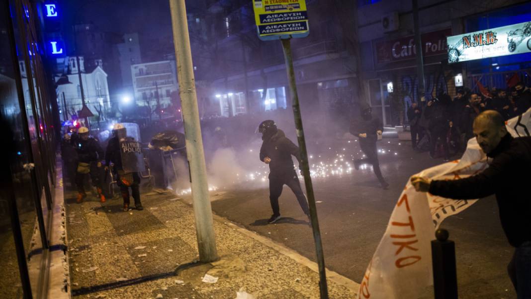 Yunanistan’da halk sokağa döküldü: Kaza değil cinayet! 2