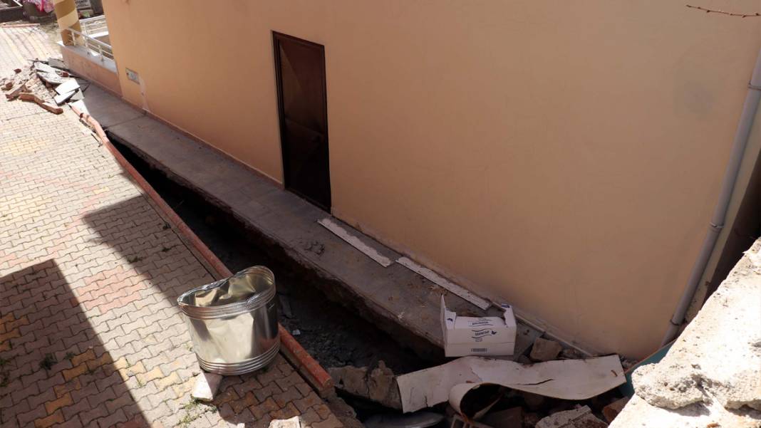 Görenler gözlerine inanamıyor: Yıkılmadı ama yön değiştirdi 5