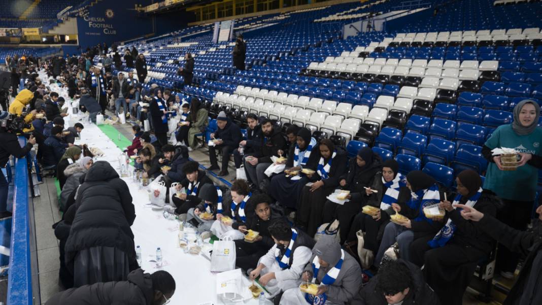 Chelsea stadında iftar verdi 2