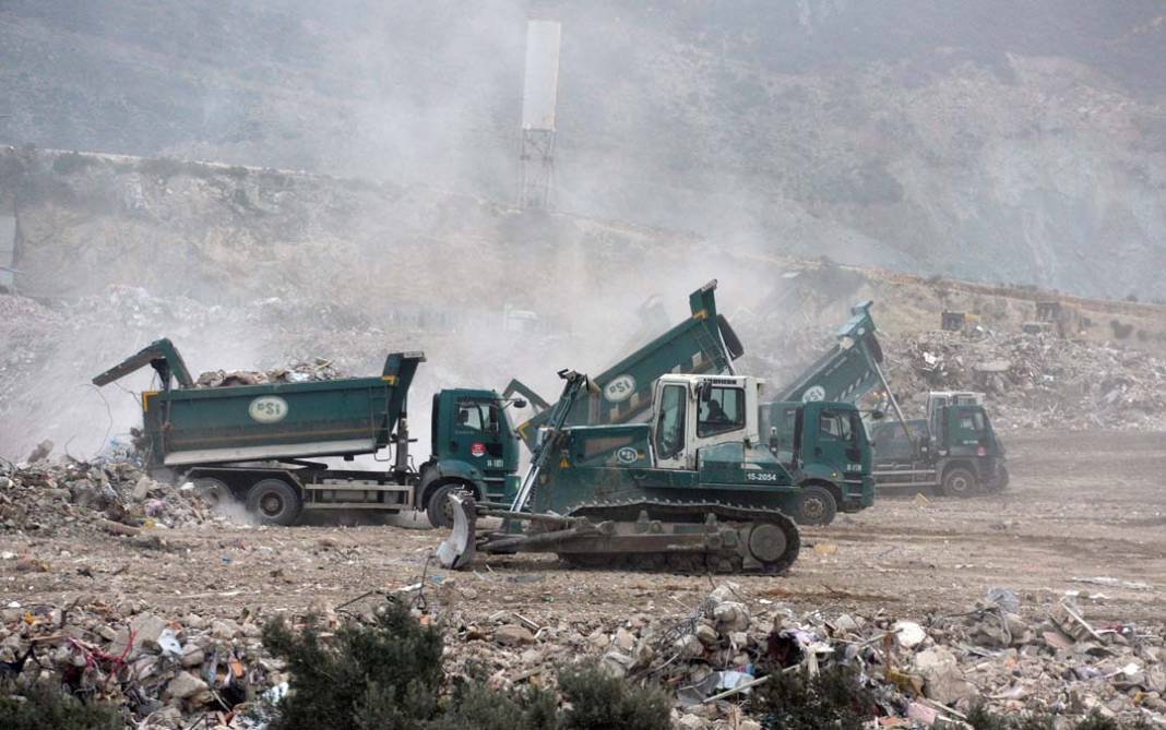 Hatay'da göz gözü görmüyor: Şehir enkaz tozu altında 13