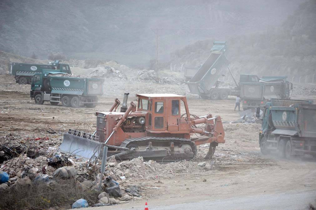 Hatay'da göz gözü görmüyor: Şehir enkaz tozu altında 12