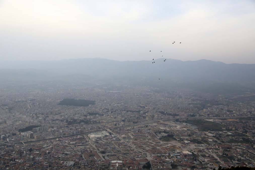 Hatay'da göz gözü görmüyor: Şehir enkaz tozu altında 6