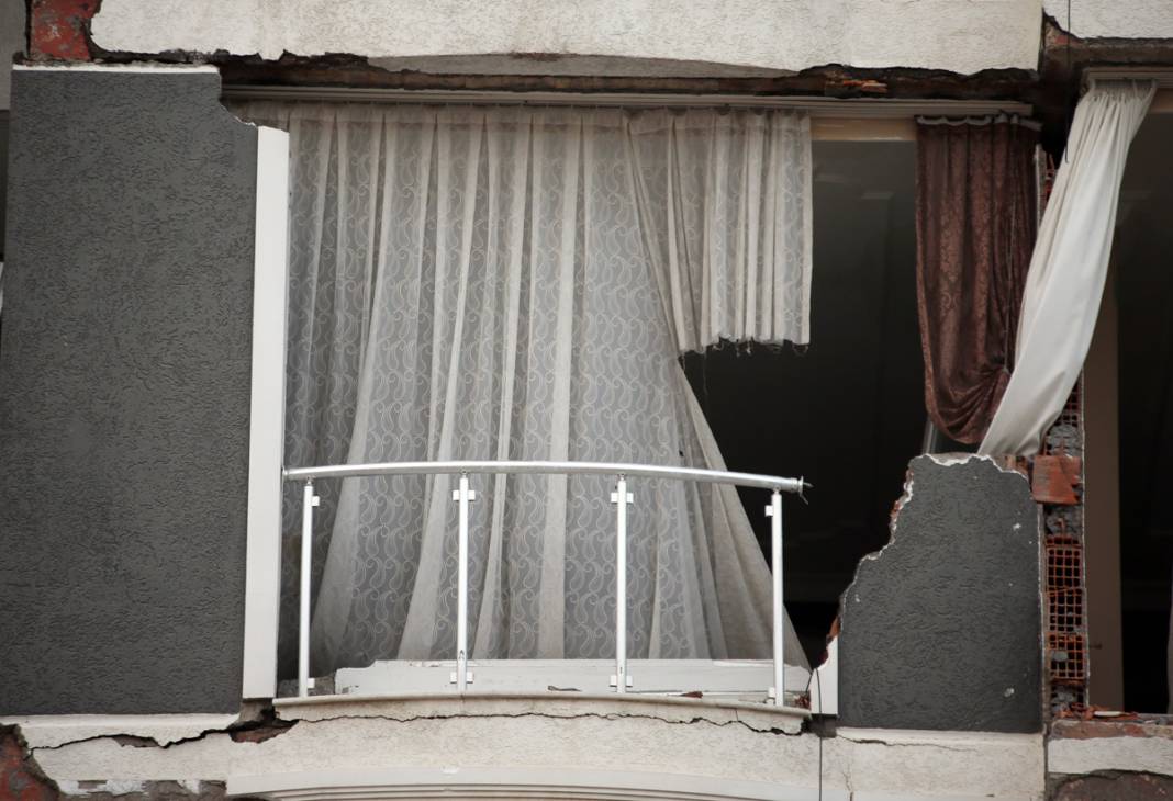 Hatay'da afetin penceresi... Yıkım 'enkazın perdesinde' 10