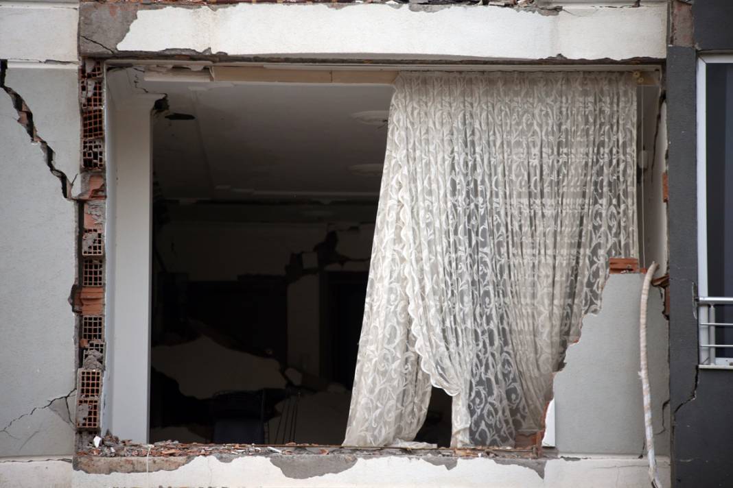 Hatay'da afetin penceresi... Yıkım 'enkazın perdesinde' 12