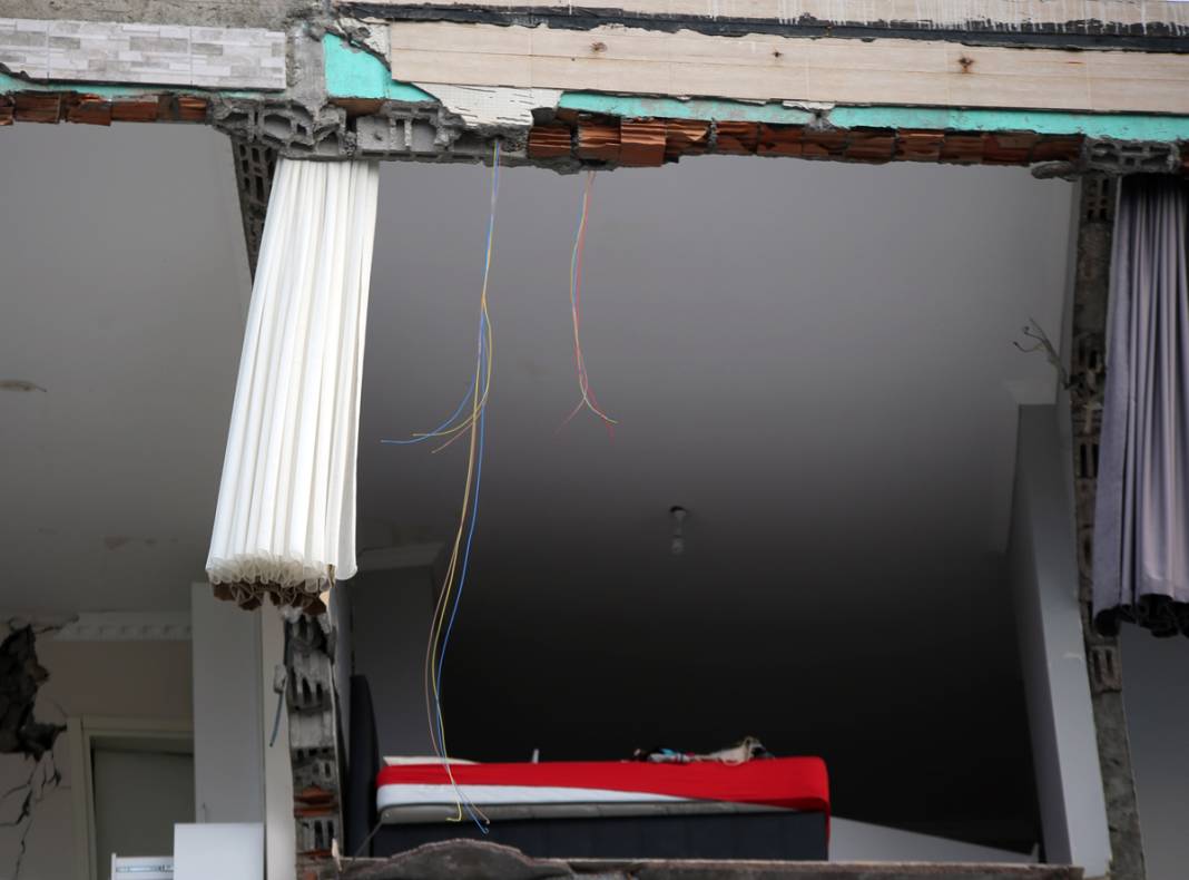 Hatay'da afetin penceresi... Yıkım 'enkazın perdesinde' 14