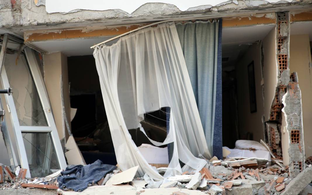 Hatay'da afetin penceresi... Yıkım 'enkazın perdesinde' 9