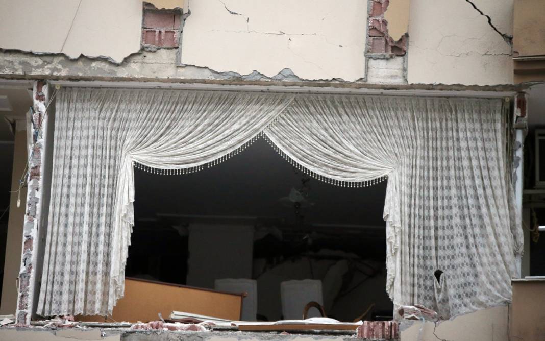 Hatay'da afetin penceresi... Yıkım 'enkazın perdesinde' 8