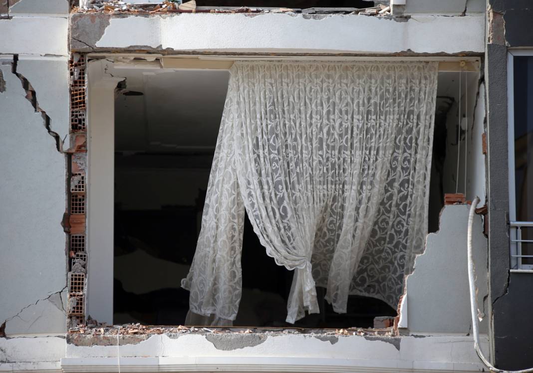 Hatay'da afetin penceresi... Yıkım 'enkazın perdesinde' 7