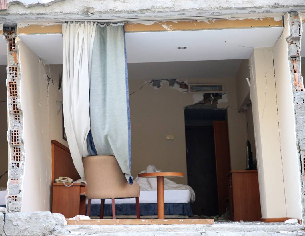 Hatay'da afetin penceresi... Yıkım 'enkazın perdesinde' 6