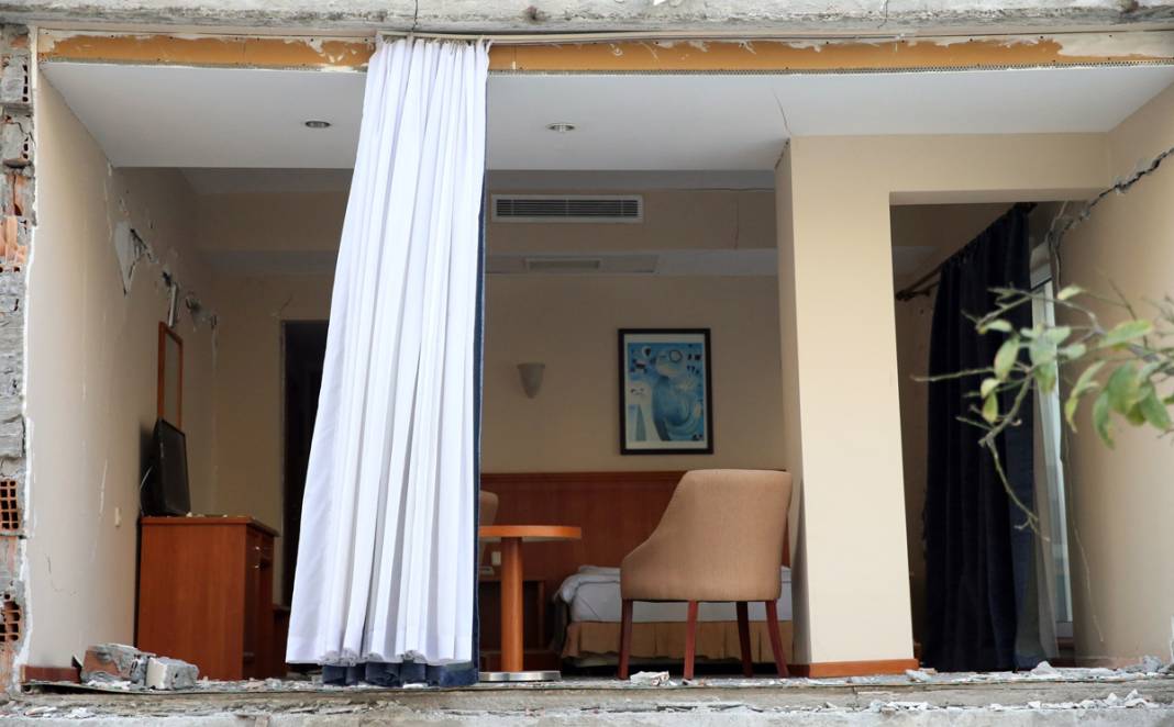 Hatay'da afetin penceresi... Yıkım 'enkazın perdesinde' 4