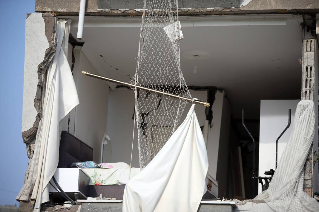 Hatay'da afetin penceresi... Yıkım 'enkazın perdesinde' 1